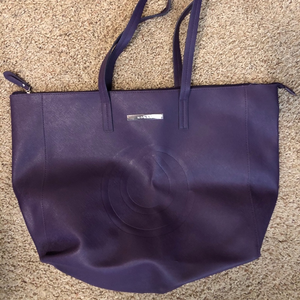 MONAT tote